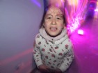 “看我的臉，你害怕嗎,？”