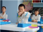 巴布嚕創(chuàng)藝科學(xué)屋認(rèn)真聽講中