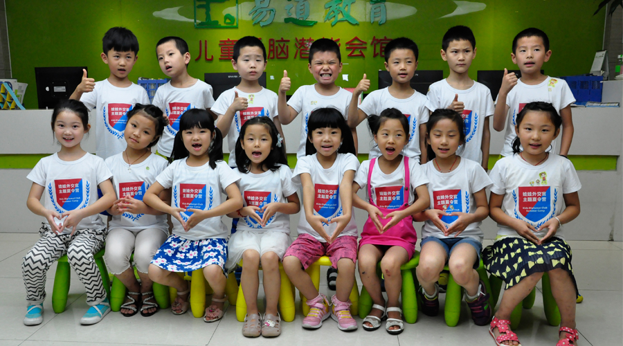 什么“別人家的孩子”,？我的孩子就是舞臺(tái)上妙語(yǔ)連珠的演講家！